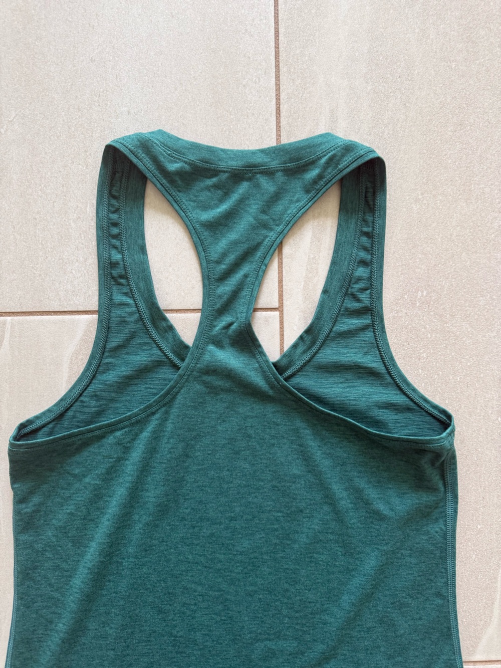 Vuori Women’s Green Heather Racerback Tank Top XS Athletic Yoga Running (no tag) - Picture 9 of 10